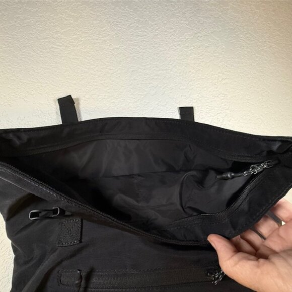 Fabletics Black Nylon Roll Top Backpack The Only Unisex Men Women - Picture 5 of 9